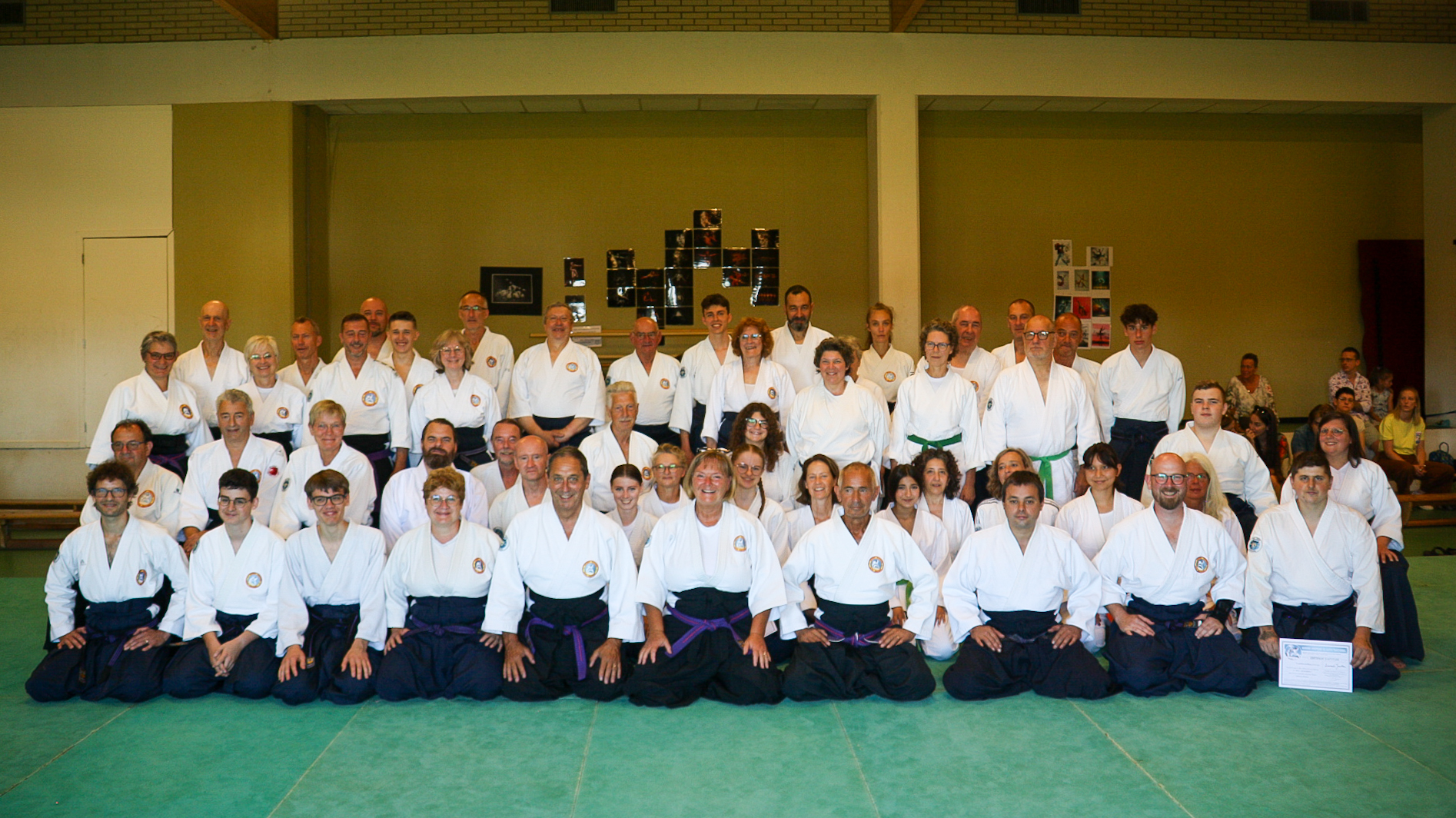 Photo de groupe lors de la remise des ceintures